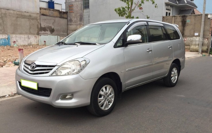 Monthly car rental INNOVA G 2012